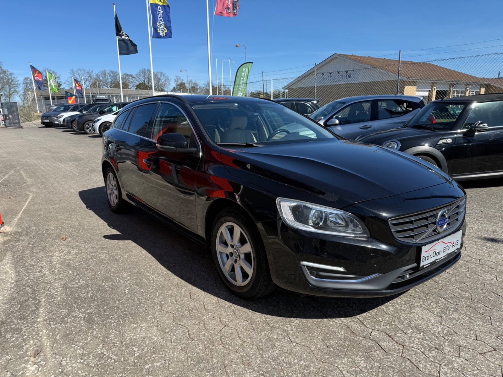 Sort Volvo V60 fra 2016