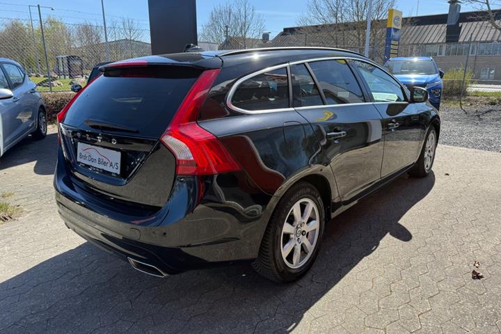 Sort Volvo V60 fra 2016