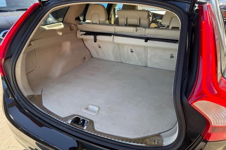Sort Volvo V60 fra 2016