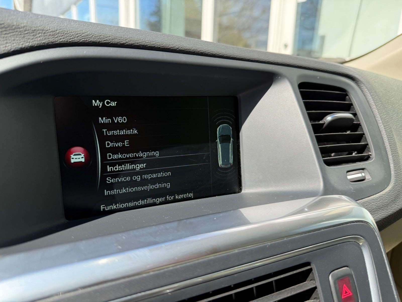 Sort Volvo V60 fra 2016