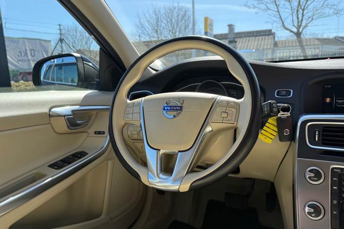 Sort Volvo V60 fra 2016