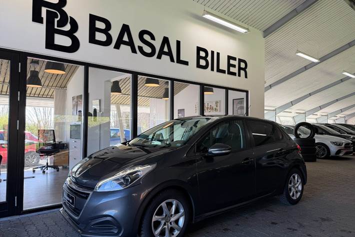 Grå Peugeot 208 fra 2016