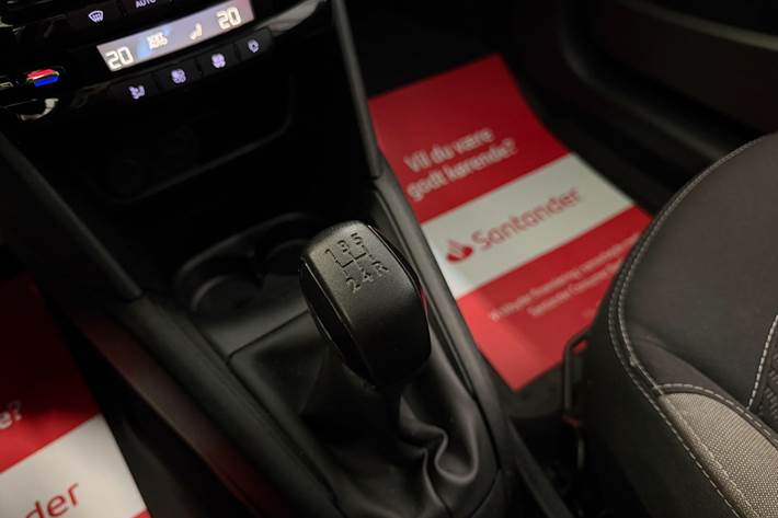 Grå Peugeot 208 fra 2016