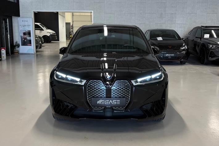 Sort BMW iX fra 2023