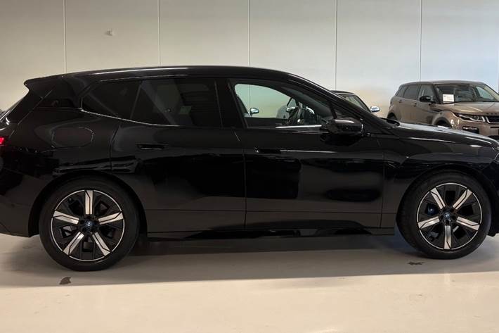 Sort BMW iX fra 2023