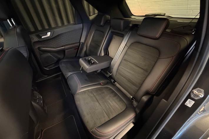 Grå Ford Kuga fra 2020