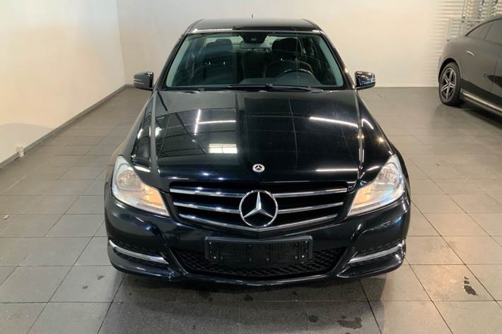 Sort Mercedes C220 fra 2011