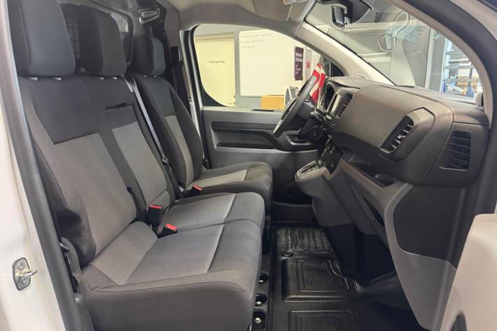 Hvid Toyota ProAce fra 2023