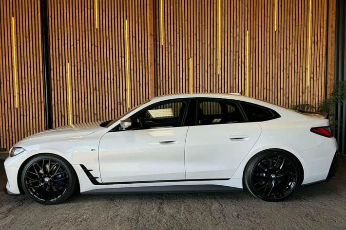 Hvid BMW i4 fra 2024