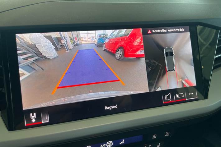 Grå Audi Q4 e-tron fra 2024