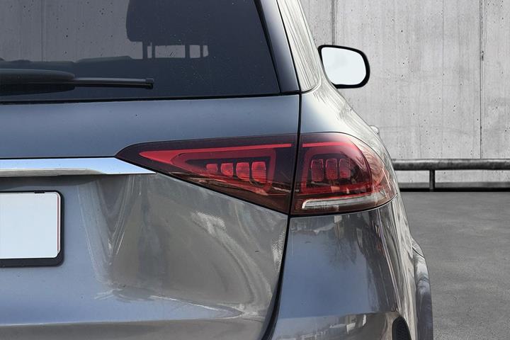 Sølv Mercedes GLE53 fra 2022