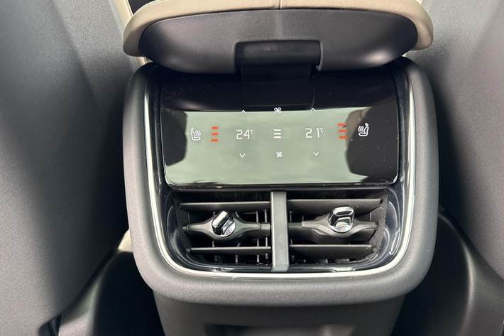 Blå Volvo EX90 fra 2025