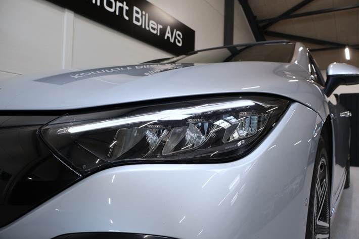 Sølv Mercedes EQE350+ fra 2022