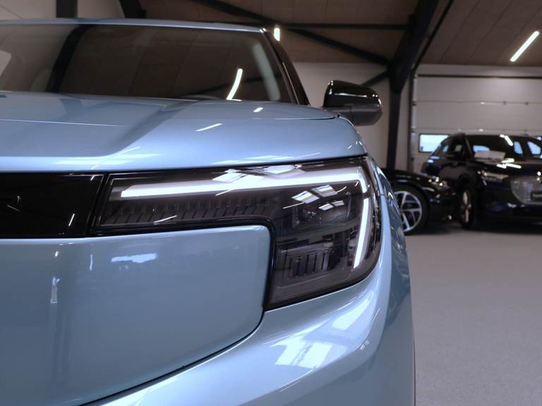 Ford Explorer 77 Select Extended Range