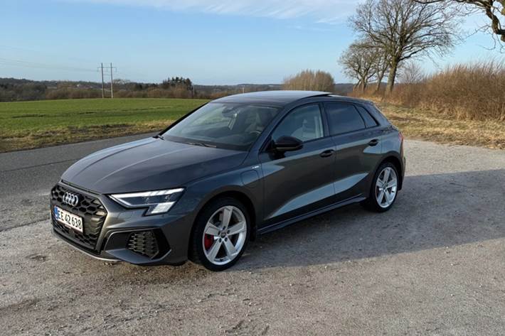 Grå Audi A3 fra 2022