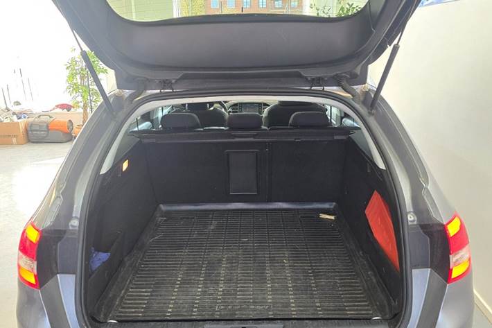 Grå Peugeot 308 fra 2019