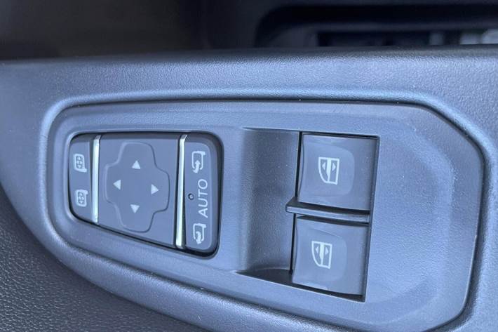 Hvid Renault Trafic fra 2024