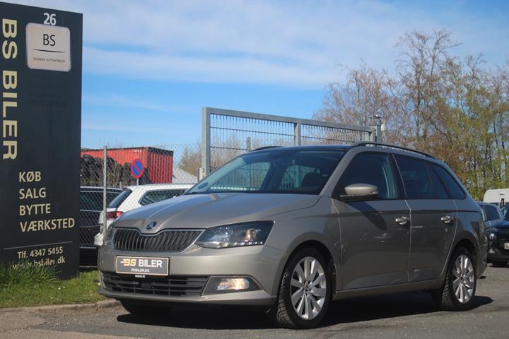 Orange Skoda Fabia fra 2016 set udefra