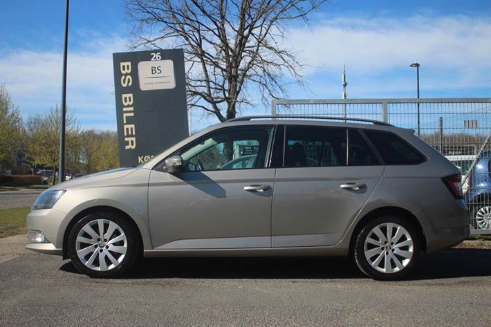 Orange Skoda Fabia fra 2016