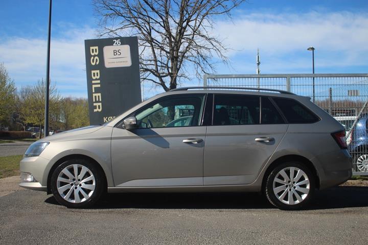 Orange Skoda Fabia fra 2016
