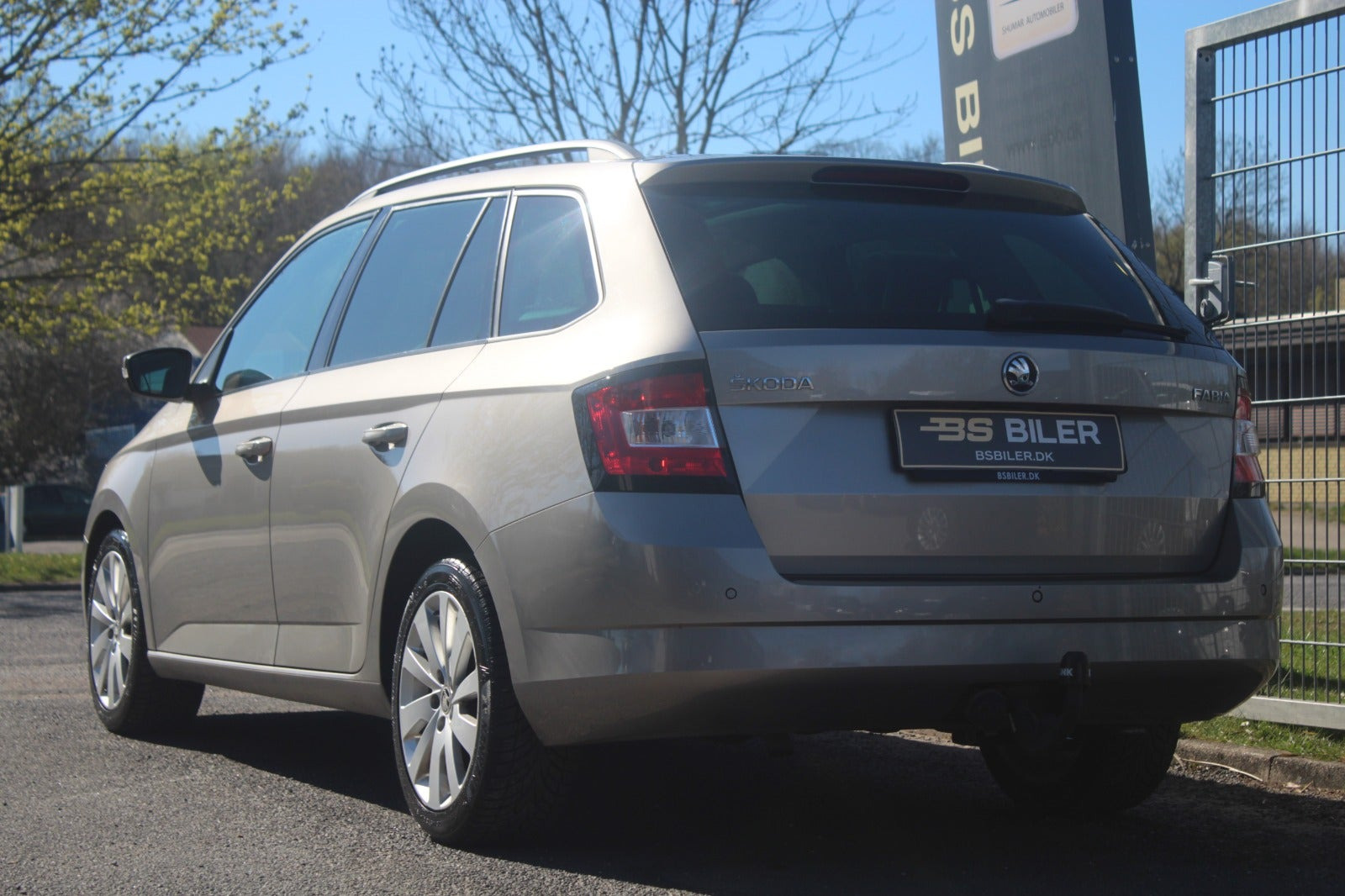 Orange Skoda Fabia fra 2016
