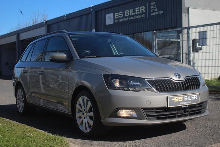 Orange Skoda Fabia fra 2016