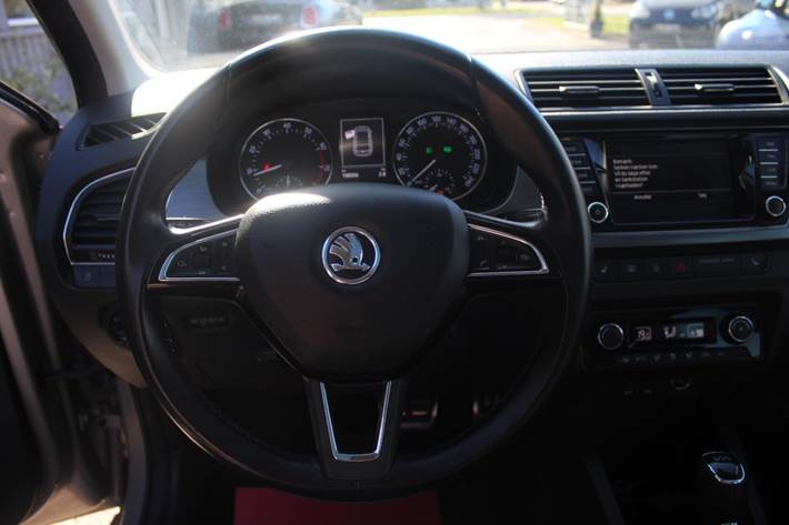 Orange Skoda Fabia fra 2016