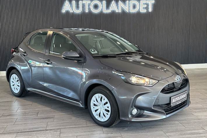 Grå Toyota Yaris fra 2021