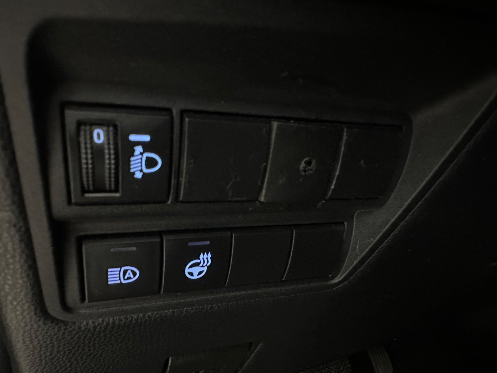 Grå Toyota Yaris fra 2021
