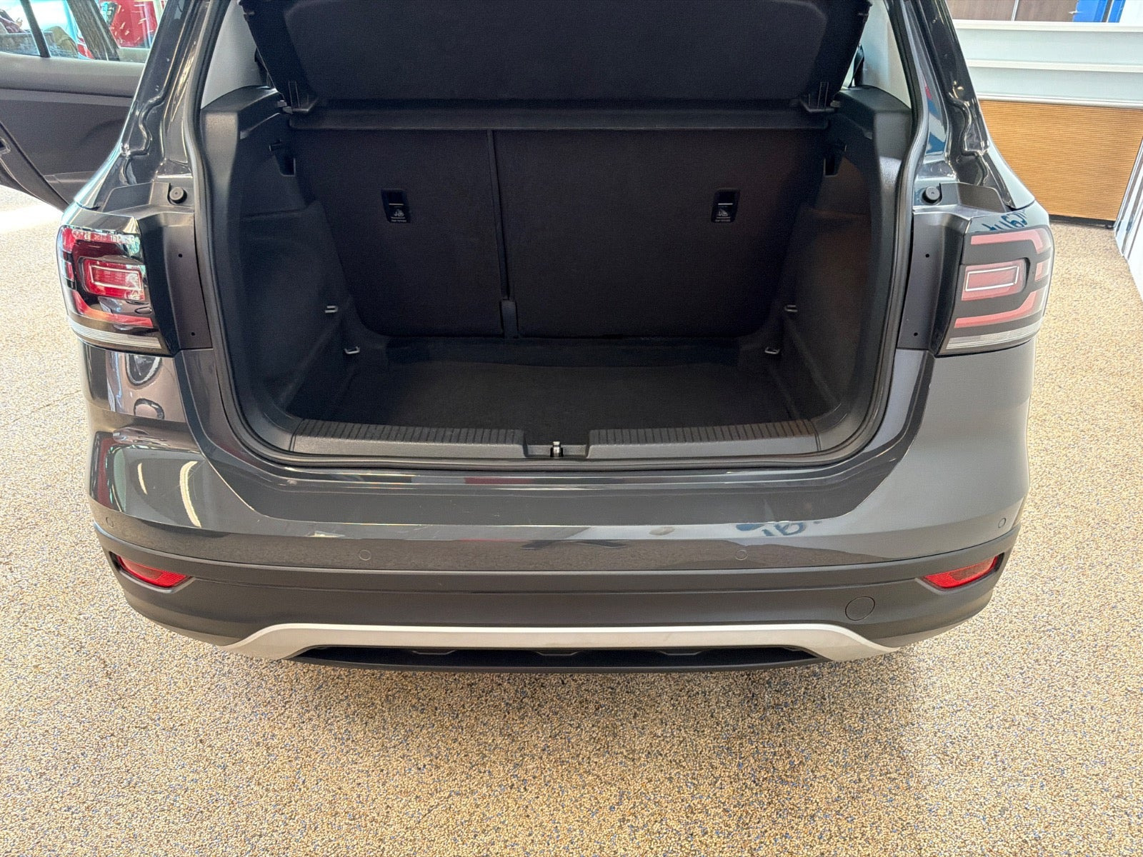 Grå VW T-Cross fra 2019
