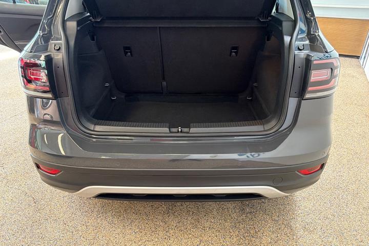 Grå VW T-Cross fra 2019