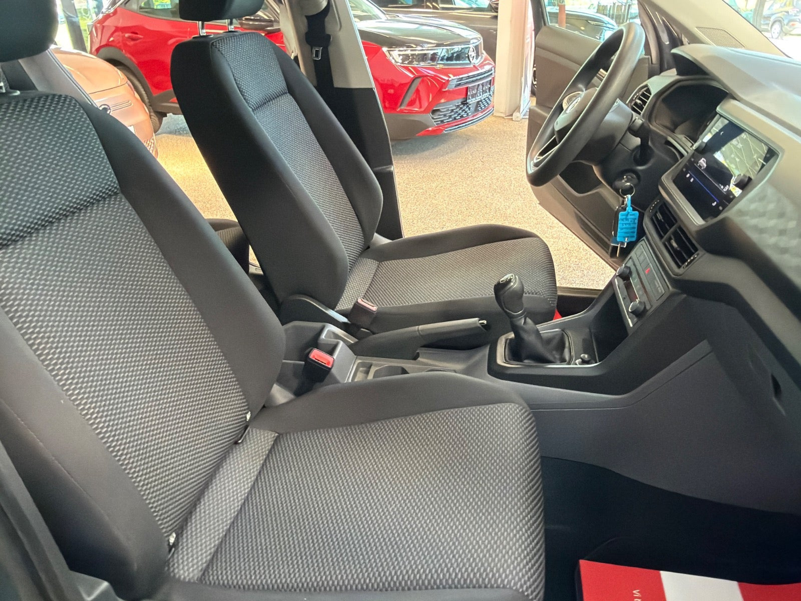Grå VW T-Cross fra 2019