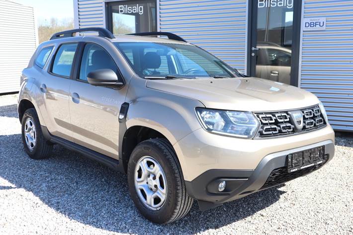 Beige Dacia Duster fra 2019 set udefra