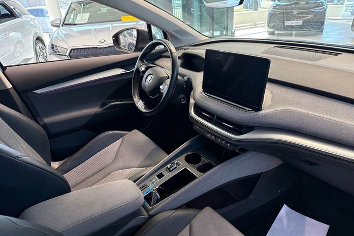 Grå Skoda Enyaq fra 2022