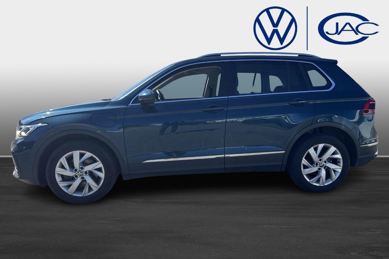 Blå VW Tiguan fra 2023