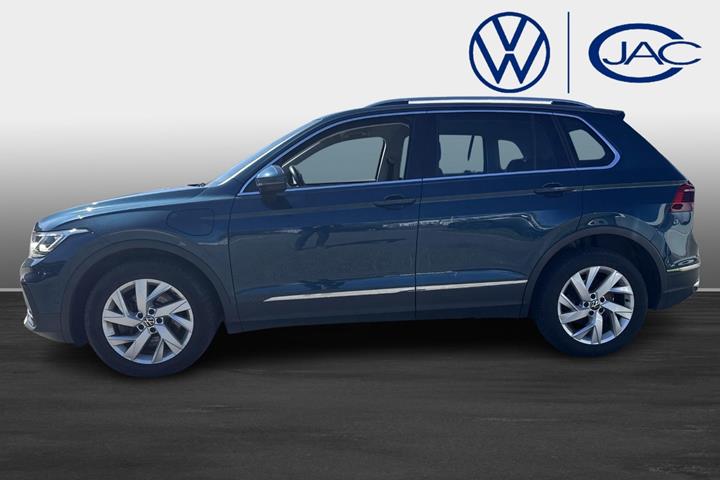 Blå VW Tiguan fra 2023