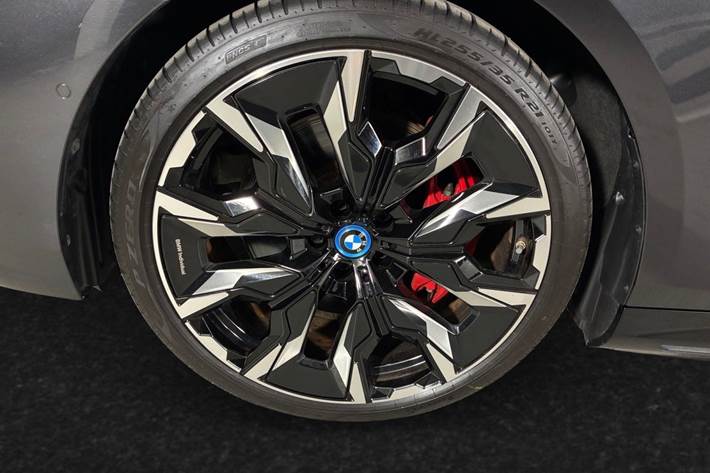 Grå BMW i5 fra 2024