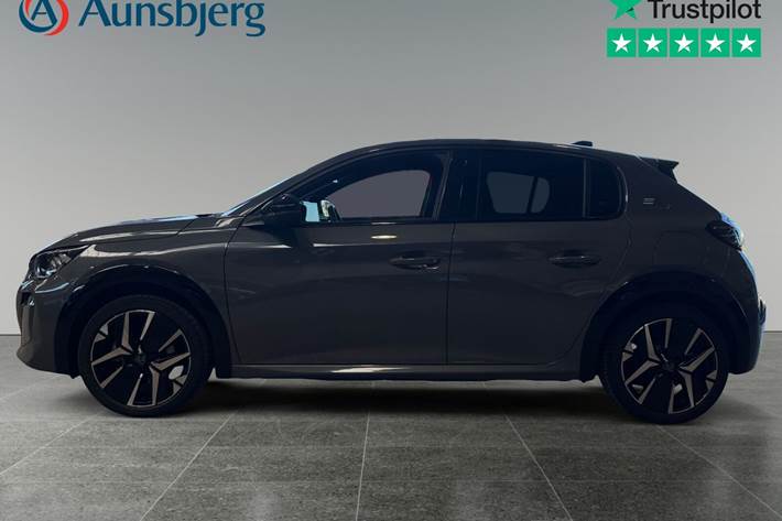 Grå Peugeot e-208 fra 2025