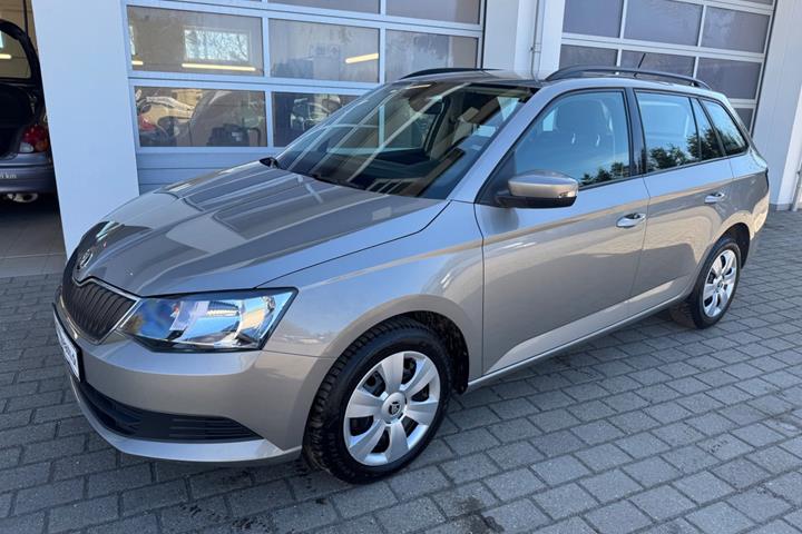 Grå Skoda Fabia fra 2016 set udefra