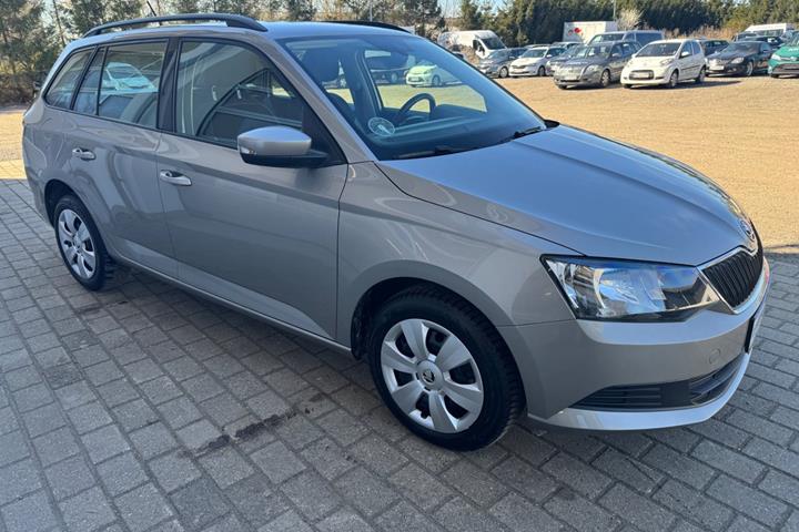 Grå Skoda Fabia fra 2016