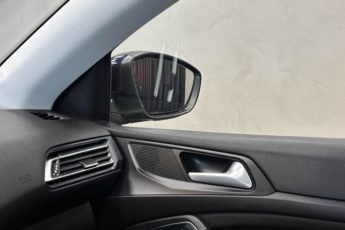 Blå Peugeot 308 fra 2018