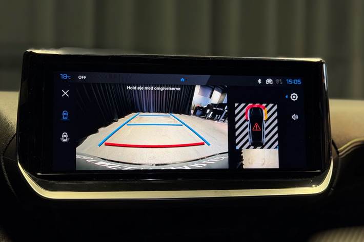 Grå Peugeot e-208 fra 2025