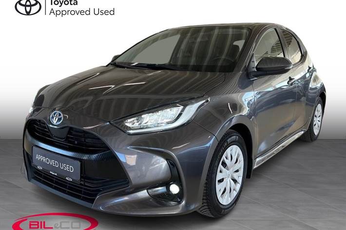 Grå Toyota Yaris fra 2021