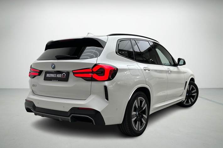 Hvid BMW iX3 fra 2022