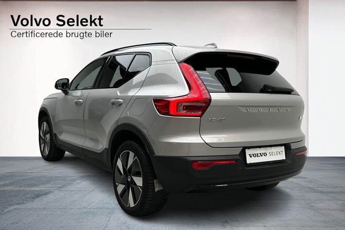 Sølv Volvo XC40 fra 2023