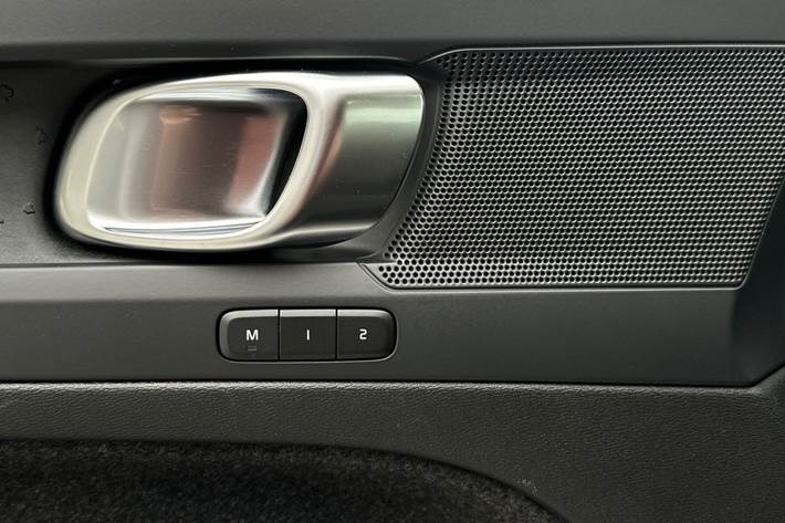 Sølv Volvo XC40 fra 2023