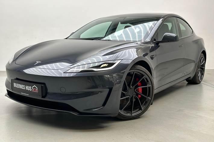 Grå Tesla Model 3 fra 2024