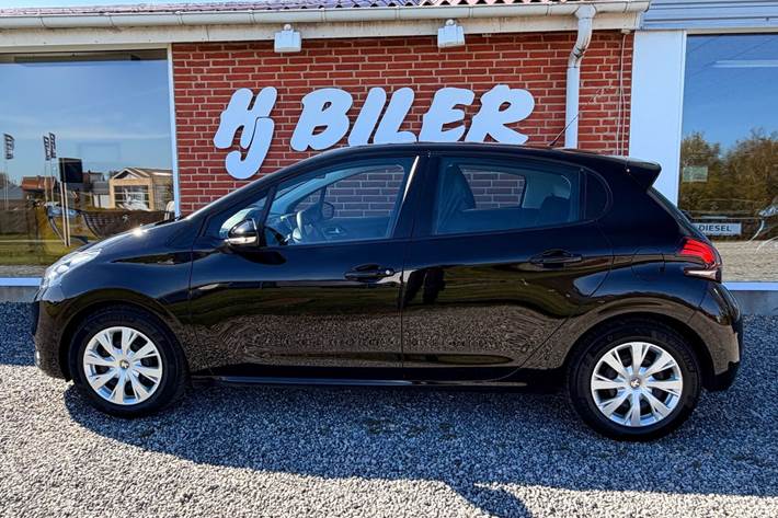 Sort Peugeot 208 fra 2015