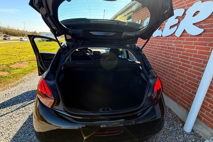 Sort Peugeot 208 fra 2015