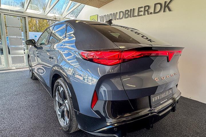 Blå Cupra Tavascan fra 2025